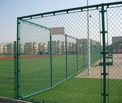 钢筋球场围网，卡扣组装围栏网，铁棍足球场围栏
